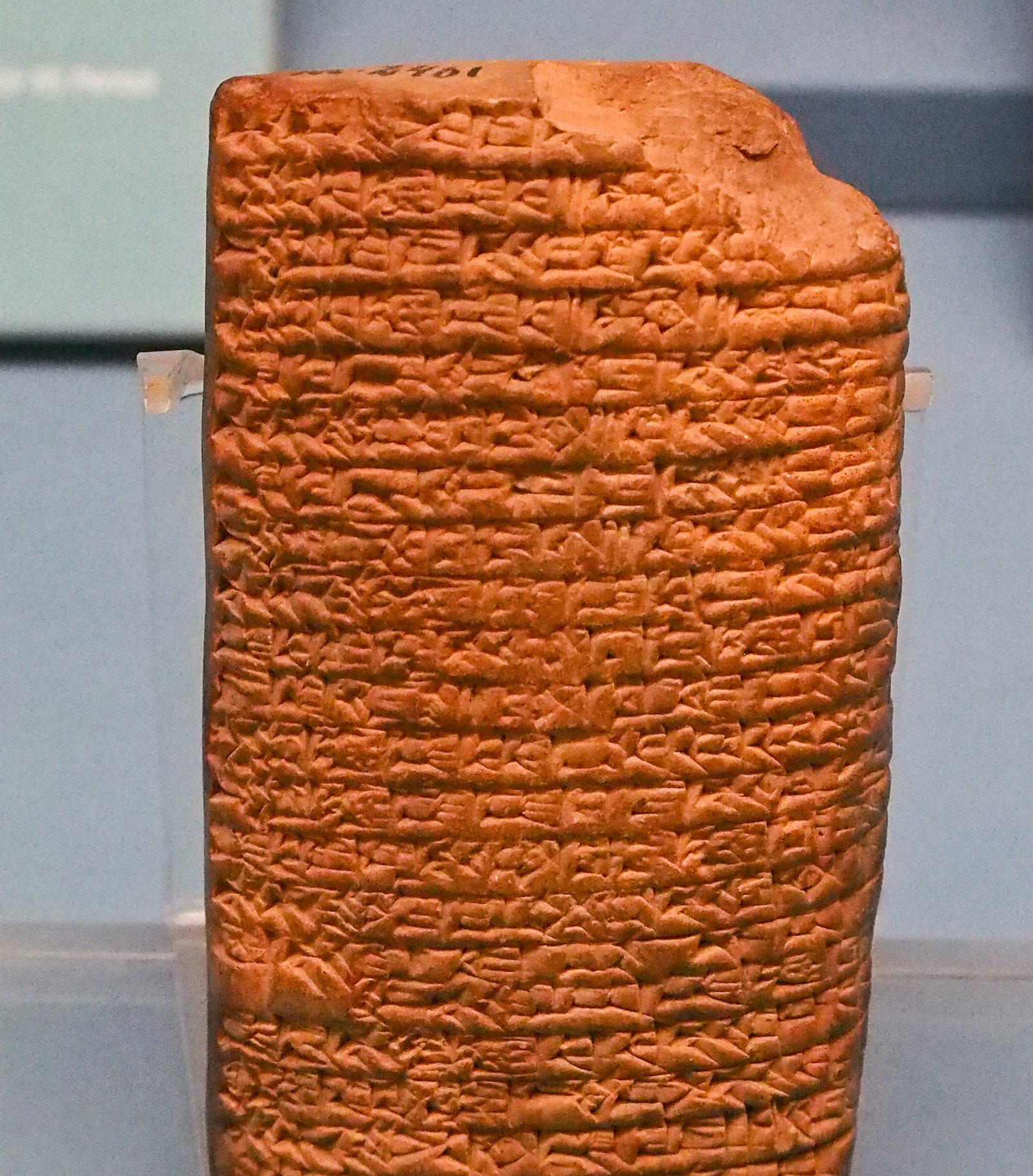 Terracotta cuneiform tablet Ni 2461, light raking packed wedge-script, the left edge broken.